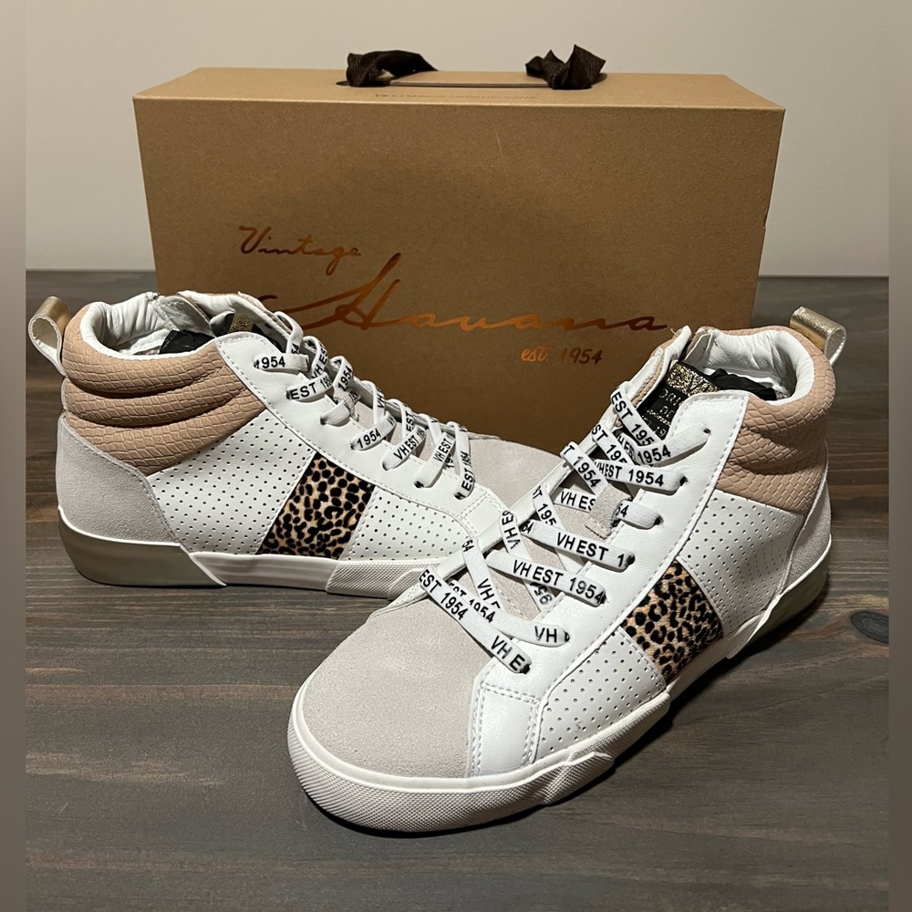 Vintage Havana Desire sneaker, white/grey/blush, size 7
Box no longer included